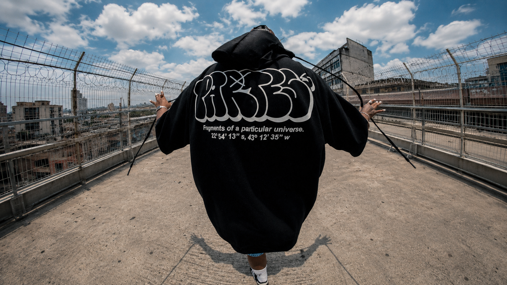 Hoodie Parties D'un Tout – Fragments of a Particular Universe